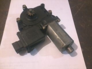 Motorek zved�n� oken